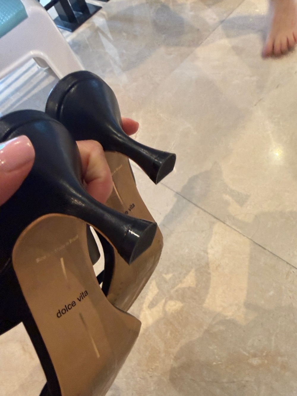 Dolce Vita Black Genora Sandal NWT - Picture 3 of 5